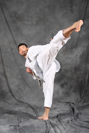 Kancho_profile2-2e2f1ba3439718adaaaf6b9a4809ea1d 金澤伸明館長